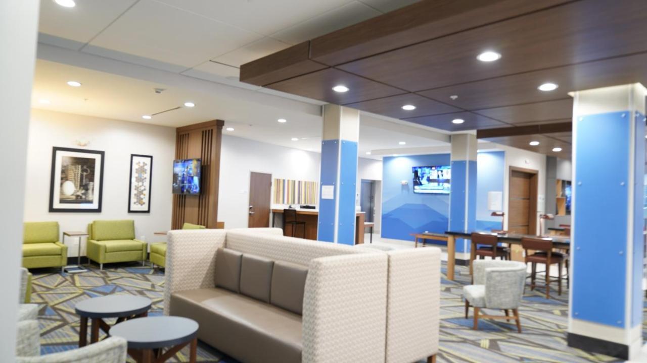 Holiday Inn Express & Suites - Dallas Market Center By Ihg Extérieur photo