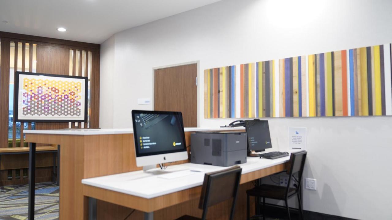 Holiday Inn Express & Suites - Dallas Market Center By Ihg Extérieur photo